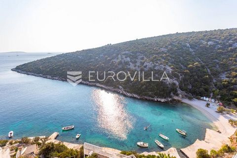 Marina, Vinišće, agricultural land with the possibility of construction on existing foundations. It is located in the bay of Stari Trogir and covers an area of 650 m2. There is a gravel road with a width of 3 meters leading to the plot, and an asphal...