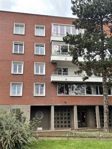 Small real estate ad for an apartment with 3 bedrooms, 4 possibilities and a pretty terrace to live in in the town of Dunkirk. This accommodation should be suitable for a young couple. If you would like to visit this apartment, your TUC IMMO VIMY age...