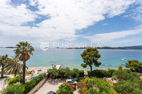A unique opportunity on the market - this house with a net living area of 550 m2 is located right on the sea, along the promenade of Orebić. The house consists of 4 floors connected by an internal staircase. The house has 6 modernly decorated accommo...