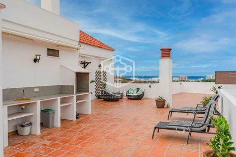Amazing penthouse in Los Cristianos with a spectacular terrace with 360º panoramic views! This property has 4 double bedrooms with fitted wardrobes, 2 bathrooms (one en suite), a spacious living room with access to a large chill-out terrace with barb...
