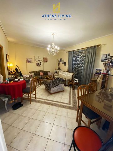 Un increíble apartamento en venta en la planta baja, en el corazón de Acharnes, en el centro de Palaio Menidi. Los 73 metros cuadrados del apartamento incluyen 2 dormitorios, 1 baño, cocina abierta con sala de estar y 1 plaza de aparcamiento (Pilotis...
