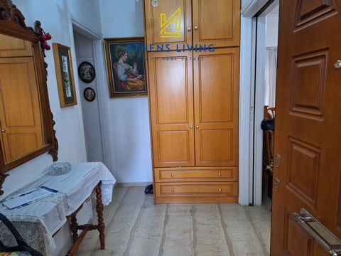 Apartamento en venta, 1er piso, en la zona de Agios Eleftherios - Prompona - Rizoupoli. La propiedad tiene una superficie total de 54 metros cuadrados y consta de 1 dormitorio, 1 baño, 1 cocina y 1 salón. Fue construido en 1970. Funciones: -Calefacci...