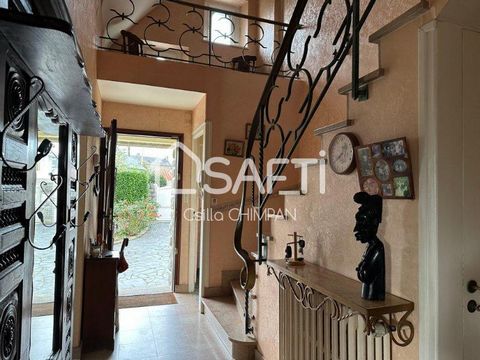 Neo Breton type house with 6 rooms of 159 m2 of living space and 1140 m2 of fully enclosed land, close to Guingamp, its train station and its amenities. The house on two levels, has a bright living room with insert fireplace, opening onto a veranda f...