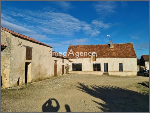 Charm, well-being in its purest form On a plot of 2812m² with its swimming pool, its beautiful south-facing terrace not overlooked, its orchard and its numerous outbuildings, we offer you a magnificent fully restored farmhouse 5 minutes from Saint Sa...