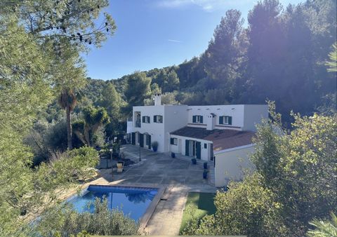 What a place this is!. . An acre of land, a house you can move right into, but above all the absolute silence and the view of the nunnery and castle of Serra. You can almost imagine the knights galloping over the mountain top with their horses to pro...