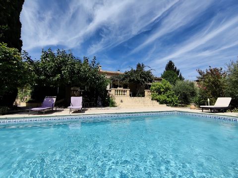 On the Nîmes / Avignon axis, come and discover in a quiet and intimate environment this real estate complex composed of a T4 villa and a T4 house for a total of about 224m2. The wooded garden will offer you an ideal setting to receive friends and fam...