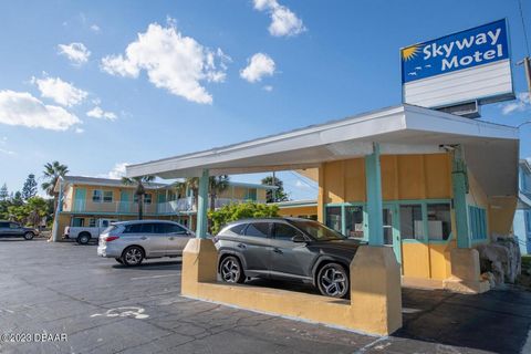 MOTEL OPPORTUNITY BEING OFFERED LOCATED ON A1A. BEAUTIFUL OCEAN VIEWS FROM THE OWNER'S QUARTERS AND THE UPSTAIRS ROOMS. SELLER LOOKING FOR OFFERS. PROPERTY CONSISTS OF 17 ROOMS. PROPERTY FEATURES A NEW ROOF AND NEW PAINT. LOCATION IS PERFECT FOR DAIL...