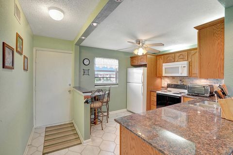 2BR/2BA unit in Boynton's 55+ community of Village Royale. Fully furnished, turnkey condo with enclosed florida room. Remodeled wood/granite kitchen. Directly across from the clubhouse. Washer/dryers on every floor. Community boasts 2 pools, an activ...