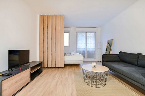 We are delighted to welcome you to our studio in the 10th arrondissement of Paris. It is on the 1st floor with a lift. Ideally located, this studio offers you privileged access to the hidden treasures of the City of Light. You'll be a stone's throw f...