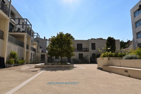 Dpt Gard (30), à vendre NIMES appartement T2 de 46,56 m² dans résidence haut de gamme