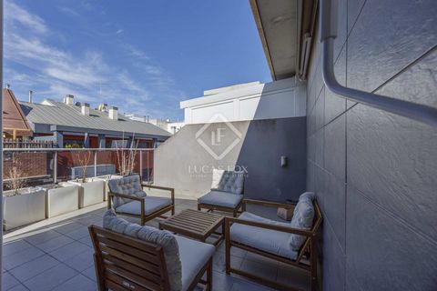 We present this fantastic fully furnished duplex penthouse for rent in the El Pla Del Real neighbourhood. On a quiet street with great views of the city and a superb southerly/westerly aspect. The property has 113 m² of living space and comes with a ...