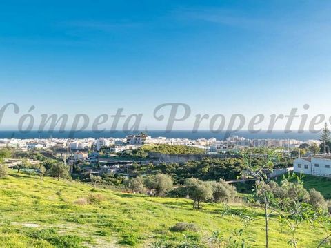 Urban plot in a very tranquil area of Nerja. With incredible views of the coast and the Mediterranean Sea, it offers the possibility of building the house of your dreams in a privileged area. A two-storey house with a basement could be built on this ...