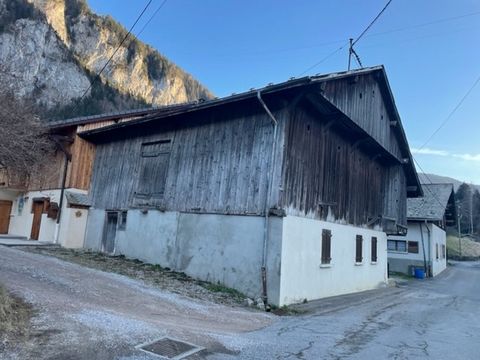 EXCLUSIVE: new! IN THE PROCESS OF BEING COMPROMISED! Semi-detached village house on one side (rear) at the end of the 19th century to be fully restored 130,000 euros. Well exposed, beautiful mountain view, it is composed of 3 rooms on the ground floo...