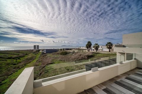 Helt nytt modernt hem med fantastisk havsutsikt i Rancho del Mar Kliv in i framtiden för kustnära boende med detta helt nya, moderna hem i Rancho del Mar, Playas de Rosarito. Med en rymlig 3 647 kvm modern design på en generös 3 900 kvm stor tomt, är...