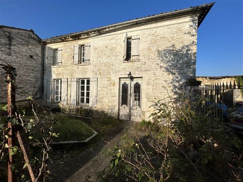 Discover this unique opportunity in the heart of NERCILLAC (16) with the possibility of renovating an old Charentaise house and occupying the second house during the work! Indeed, two houses intertwine in an authentic setting with a main residence of...