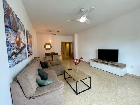 A spacious apartment of 140 m2 in the centre of Torreguadiaro, the famous tourist village that borders the prestigious port of Sotogrande. It has three bedrooms, all very spacious, equipped with fitted wardrobes and access to a covered terrace. The m...