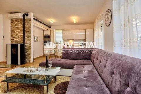 In the vicinity of Fažana, in a quiet location, a nice three-room apartment is for sale, located on the ground floor of a smaller residential building of recent construction. It has a functional layout and a total living area of 88.23 m2. It consists...