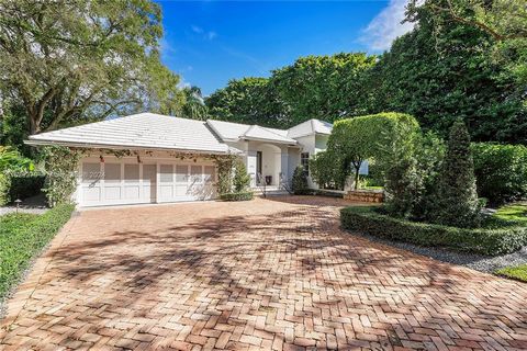 Resting under the banyans of Old Cutler Rd and regal oaks of Tivoli Ave is this stunning 4 bed, 3 bath home. Ideally situated on a 13,877 sf lot, the home boasts 3,638 sf of luxury and comfort. Step into an inviting interior with exquisite finishes l...