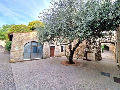 Ref. 1881EC: DONZERE. TO SEIZE. Privileged location in the heart of the town of Donzère. Large commercial premises with terrace, ideal for liberal professions or small businesses (aesthetics, physiotherapy, tea room, etc.) Free parking, shops and pub...