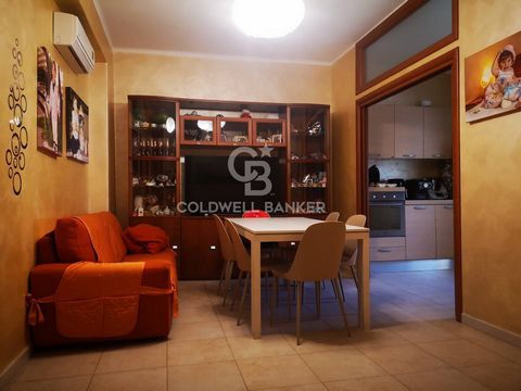 APULIA - TARANTO - VIA ARGENTINA We offer for sale an apartment located in the Italy area and precisely in via Argentina in a building without a lift. The property consists of a large entrance/living room, a semi-habitable kitchen facing inside, two ...