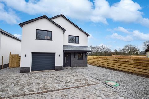 Ready for occupation - This private cul-de-sac of just three properties are all constructed to a high specification, by Oasis Property Developments Ltd. The superb accommodation is designed to a high end, contemporary style with reverse level living ...