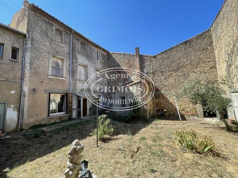 In Saint-André-de-Roquelongue, beautiful mansion of 220m2 with its cellar of 225 m2! Enjoy this house of 1850 on its plot of 964 m2 (buildings included), composed of 3 levels: - Ground floor: Living room of 42.32 m2, kitchen of 14.45 m2, living room ...