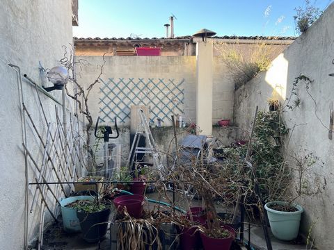 Close to shops, in the heart of the village, House of 98 m2 with small courtyard and terrace, kitchen, living room, dining room, bathroom, 2 toilets, 4 bedrooms and convertible attic, Currently rented 570 € / month, or rental yield of 7%. To discover...
