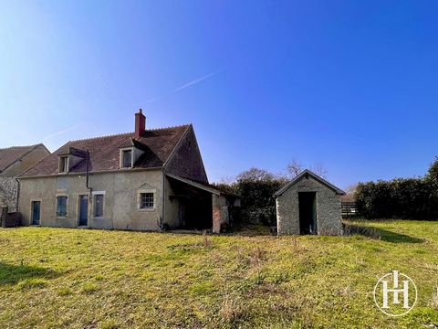 On the heights of Ainay-le-Vieil and in a quiet location, come and discover this farmhouse to renovate offering you beautiful volumes. If you are a handyman, if you like the charm as well as the quality of the old and you want a quiet environment, th...
