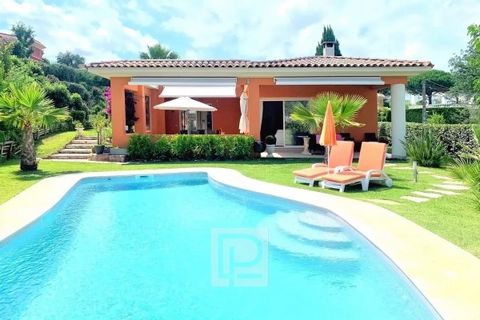 Located in the heart of the most beautiful location in Mandelieu in a secure domain of 5 villas, single-storey 141 m² villa comprising a 44 m² living room and an independent kitchen opening onto a large terrace, a master bedroom with bathroom bathroo...