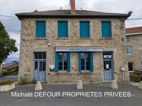 Yssingeaux 43200 maison de village d'environ 150 m² sur 192m² de terrain prix de vente 120 000 euros présentée en EXCLUSIVITÉ par Michaël DEFOUR O6 49 09 83 40. Située dans le village de Versilhac à 8 km d'Yssingeaux et de l'accès à la RN88 venez déc...