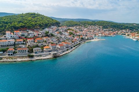 Apartments Darija are located in Pucisca, Island of Brac. Property features two accommodation units. Each unit features kitchen, dining area, private bathroom and balcony with sea view. Common BBQ grill is provided. Washing machine and ironing facili...