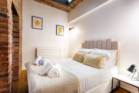 Checkmyguest vous propose un magnifique appartement de 100 m², situé dans le quartier recherché de Rochechouart, dans le 9ème arrondissement de Paris. Cet appartement spacieux propose quatre chambres confortables, parfaites pour une famille ou un gro...