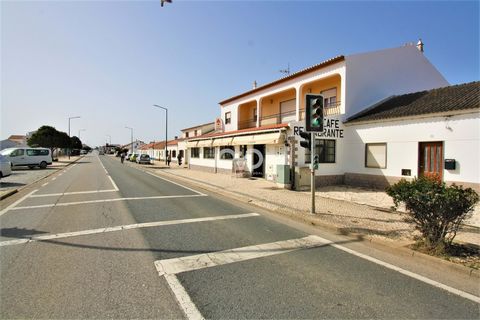 O&O have been chosen to offer buyers a rare opportunity to purchase a popular traditional Portuguese restaurant on the Algarves west coast that comes complete with generous living space. Located in a prime position on the N120 road that follows the C...