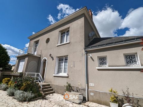 Cette charmante maison bénéficie d'une proximité immédiate avec les commodités et écoles locales, à seulement 5 min de la gare TGV et à 7 km du centre de Tours. Bien desservie par le bus de ville 