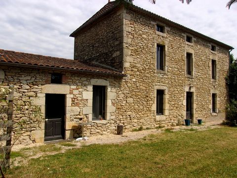 Beaux Villages are pleased to offer for sale this superbly presented stone Maison de Maître situated between the popular bastide towns of Monségur and Duras. Tastefully renovated by the current owner, this charming and spacious 3 floor property offer...