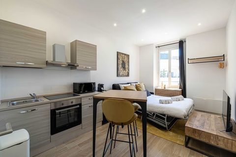 Bel appartement rénové dans le quartier Gambetta, à 15 minutes à pied du Palais des Festivals. La situation de l'appartement vous permettra de vous déplacer rapidement et facilement : EN AVION : Aéroport de Nice-Côte d'Azur (30km) EN AVION : Aéroport...