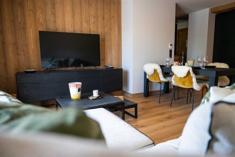 Checkmyguest vous propose cet appartement exclusif de 58 m² pour 5 personnes dans le quartier prisé de la Vériaz, à 10 minutes à pied du centre de Megève et des pistes de ski. Suite parentale avec salle de douche attenante, chambre enfants, cuisine e...