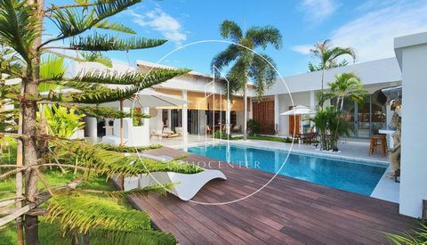 Listado de bienes raíces de lujo en Hua Hin, Tailandia Villa de lujo con piscina privada   Descubra esta excepcional villa ubicada en Hua Hin, cerca de la Mariposa del Golfo y a solo 10 minutos de la playa. Este pueblo de 300 m2 en planta baja ofrece...