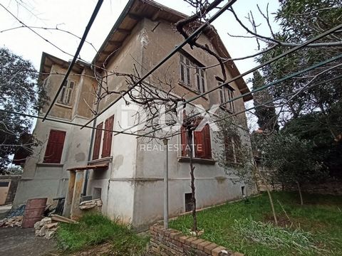 Location: Istarska županija, Pula, Veruda. ÖSTERREICHISCHE VILLA zum Verkauf in Pula auf Veruda – 1 km von den ersten Stränden entfernt!! Pula ist eine tausend Jahre alte Stadt, die viele historische Veränderungen durchgemacht hat. Das erste Erbe, da...