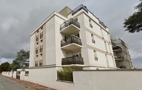 Ensemble immobilier de 2016 situé dans un cadre boisé, vous serez sous le charme de cette nature au calme proche des commerces, transports et des grands axes routiers. Laissez vous séduire par ce bel appartement avec son un espace de vie prolongé par...