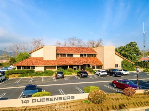 Vacant and move-in ready. Westlake Village business condo available for sale in the prestigious Duesenberg Professional Building. Ideally located in prime Westlake close to Thousand Oaks Blvd., the Post Office, Starbucks and the areaâ€™s best dining ...