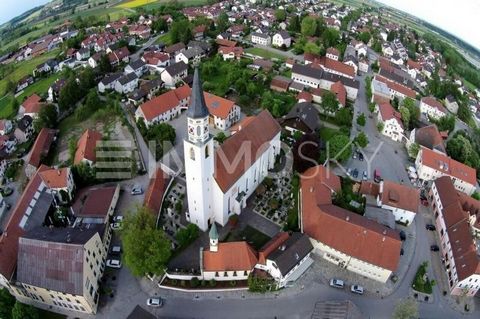 Willkommen im charmanten Familienhaus mit zwei gemütlichen Wohneinheiten, umgeben von liebevoll gepflegten Gärten und eingebettet in eine ruhige, einladende Nachbarschaft. Dieses Haus strahlt Wärme und Geborgenheit aus, während es gleichzeitig modern...