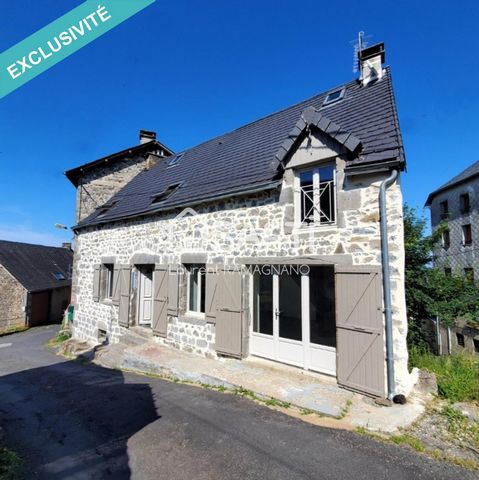 Located in La Tour-d'Auvergne, this 150m2 Auvergne house on the ground combines the calm of the countryside with the charm of the surrounding mountains. Enjoying a south exposure, it offers a nice setting with a beautiful view. Built in three trays o...