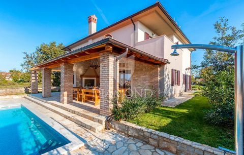 Location: Istarska županija, Bale, Bale. Bale, surroundings, beautiful Villa with swimming pool in a quiet location In the vicinity of Bale, a small town with magical nature, beautiful sea and quality offer of Istrian specialties, this beautiful Vill...