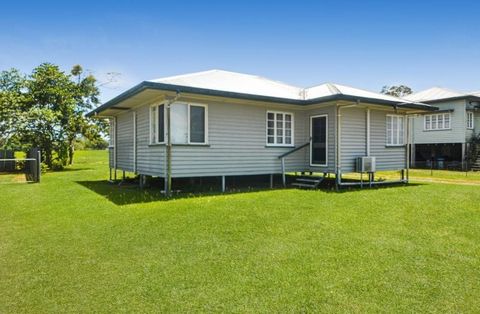 41 Campbell Street, Cullinane QLD 4860 bietet eine seltene Mischung aus städtischer Bequemlichkeit und malerischer Aussicht auf die Landschaft, was es zu einer idealen Investition oder einem idealen Einstiegspunkt für Käufer von Erstwohnungen macht. ...