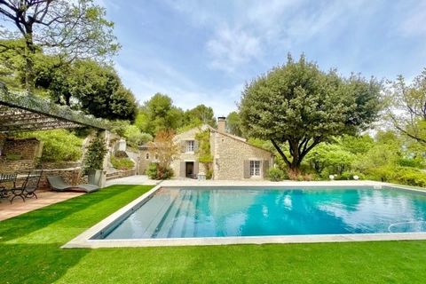 Nestling in the hills, this exceptional property combines luxury, comfort and nature in harmony. Situated 10 minutes from Saint Rémy de Provence, this stone residence offers a generous surface area of 300m², set in vast grounds of over 9000m², with a...