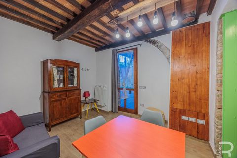 Welcome to your new home in the picturesque Borgo Fogliano! Nestled in the beautiful town of Siena, this beautifully renovated three-room apartment offers a unique mix of historic charm and modern comfort, perfect for those looking for a stylish home...