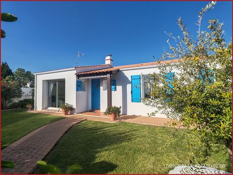 À vendre sur l'île de Noirmoutier, à quelques pas des plages prisées des Souzeaux et de Clère et un 1km du centre ville de Noimourier En Ile, dans une impasse sans passage, votre conseillère Hélène Parisot vous propose une magnifique maison de 115 m2...