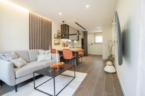 Ervaar de luxe van Costa del Sol met dit recent gerenoveerde appartement, gelegen in de betoverende omgeving van Marbella. Dit elegante verblijf biedt een perfecte balans tussen moderne luxe en natuurlijke schoonheid, waardoor het een ideale plek is ...