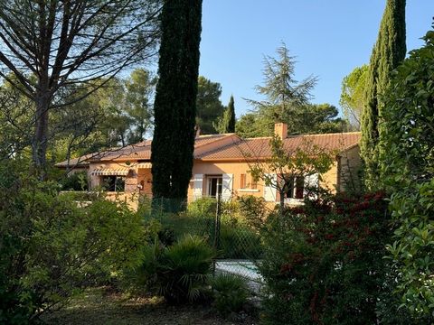 EN EXCLUSIVITÉ, je vous propose une charmante maison de 143m2 habitable, au style Languedocien, nichée dans un écrin de verdure de 2400m2, sans vis-à-vis, très calme, à seulement 6 minutes en voiture du village et du futur arrêt de tram ligne 5. Cett...